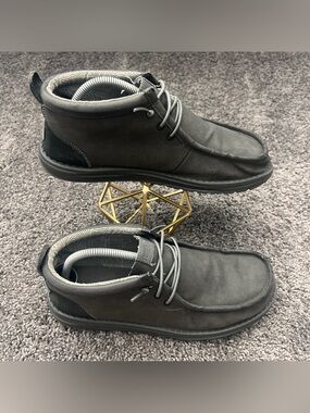 Hey Dude Wally Mid GripR Workwear Men's Size 9 Casual Sneaker Black Canvas